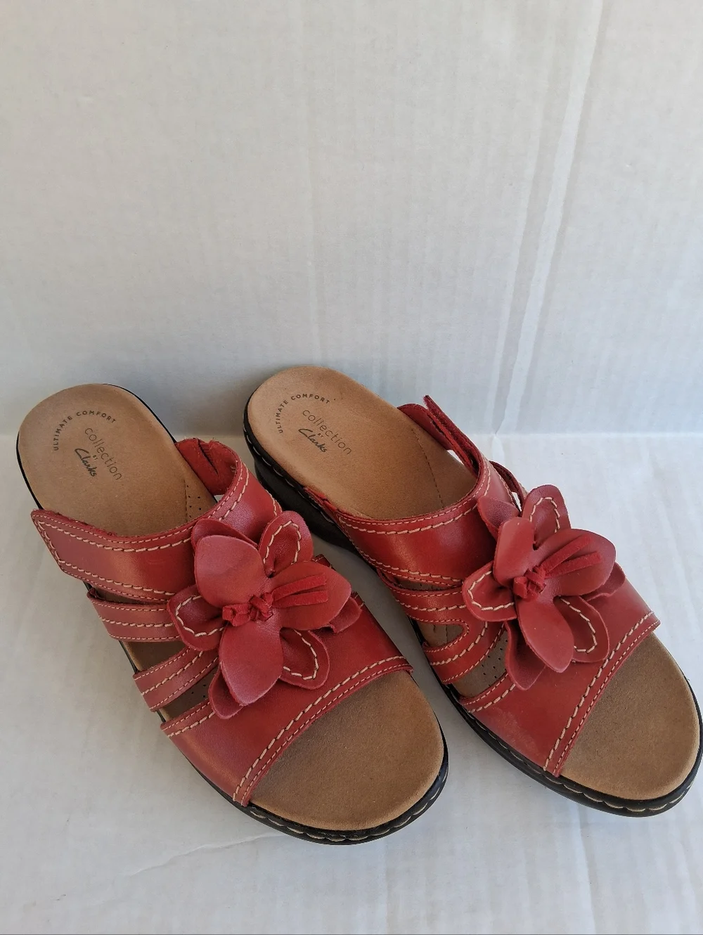 Clarks Red Floral Slide Sandals Sz 9 - Picture 1 of 7